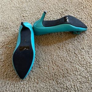 Woman’s 10 heel